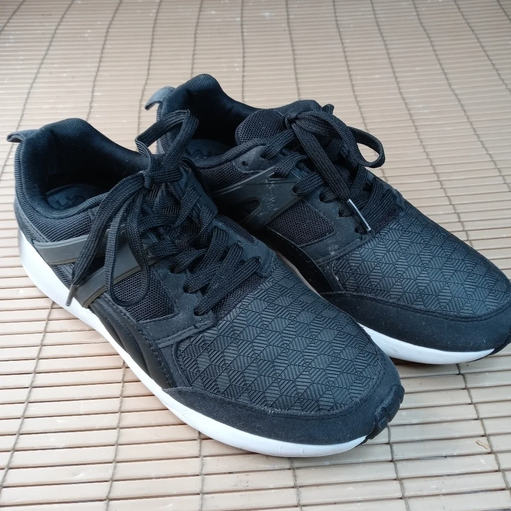 Puma Arial womens Size 7.5 Black/White Casual Running Shoes 4600001033. 314pm